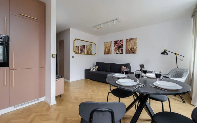 Lumina spacious apartment in Warsaw