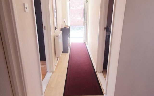 Remarkable 1-bed Flat in Slough, Near Farnham Road