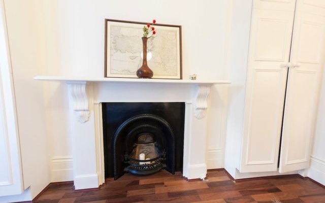 Newly Refurbished Victorian Style Flat for 2