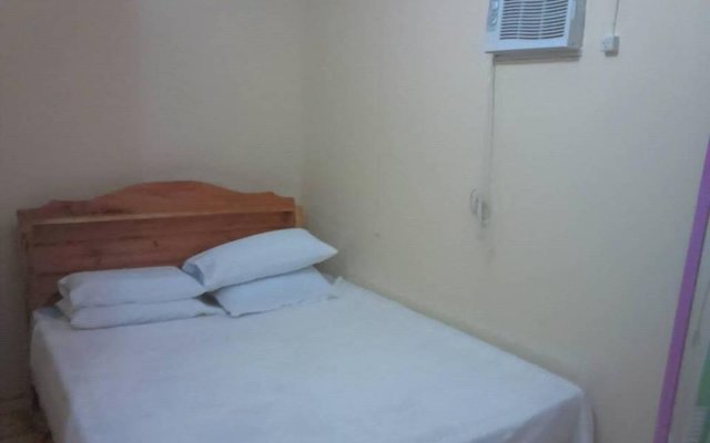 Emok's Guest House - Hostel