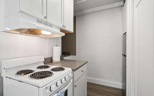 Chic City Retreat 97 Sleeps 2!