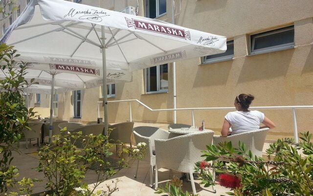Omladinski Hostel