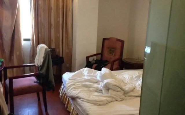 Baojiang Yingbin Hotel