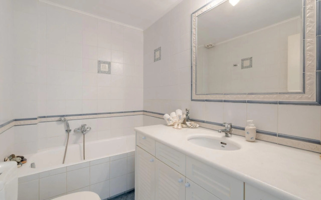 Beachfront Modern Apartment