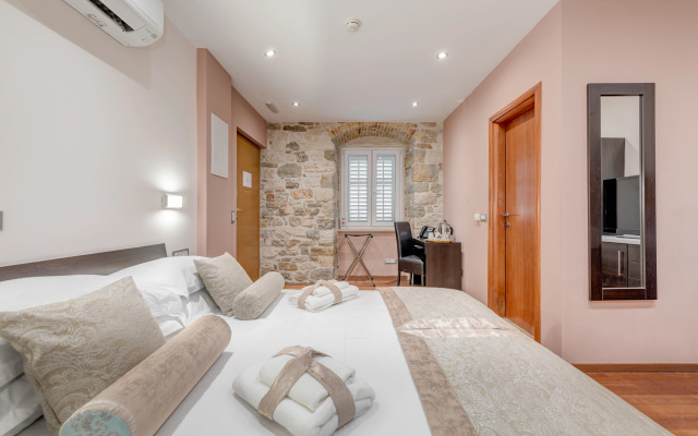 Palace Suites Heritage Hotel – Adults Only