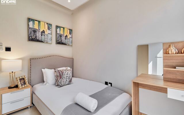 bnbmehomes-3BR Apt with Pvt Balcony-B1