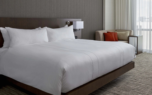 Calgary Airport Marriott In-Terminal Hotel