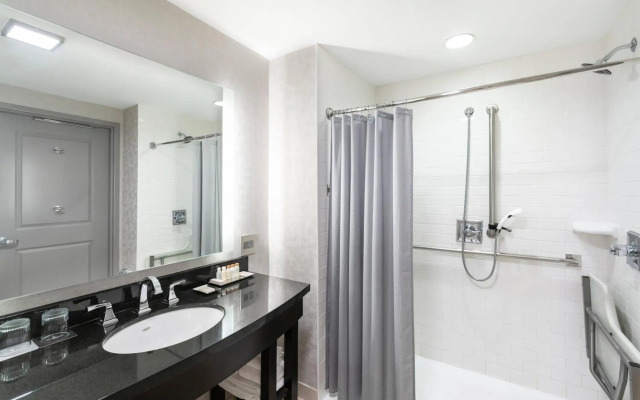 Renaissance by Marriott Boston Patriot Place Hotel
