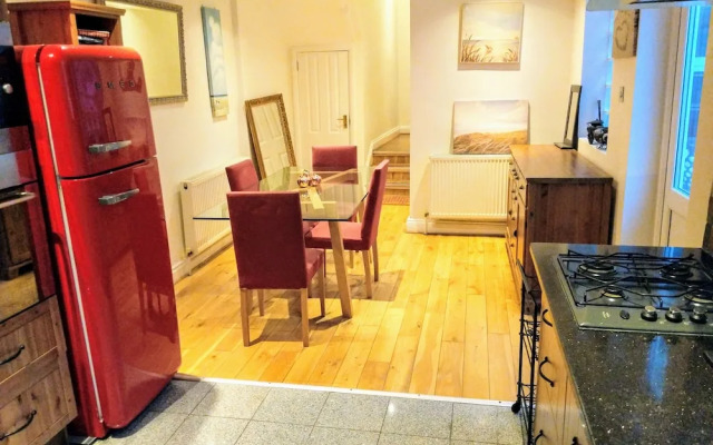 Highbury House Apartment