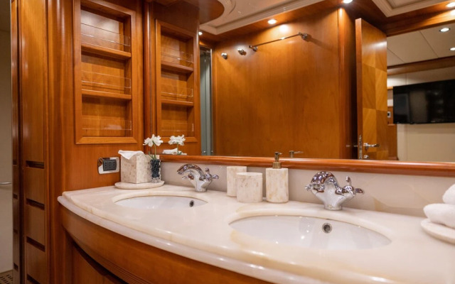 ESSOESS Boat - Five Star - Exclusive use