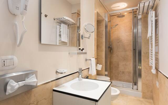 At 41 Luxury Suites & Rooms