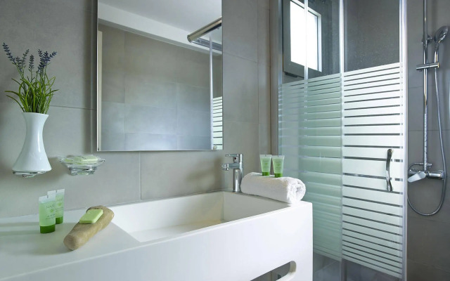Coriva Beach Hotel & Bungalows