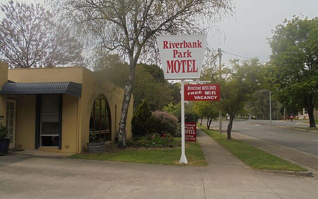 Riverbank Park Motel