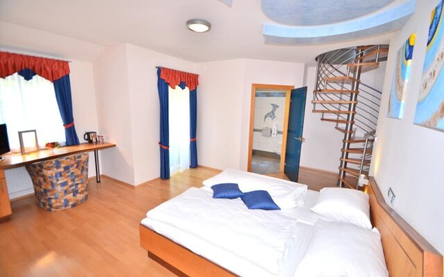 G.H. Knoll "Proellhofer" Cafe Bar Hills