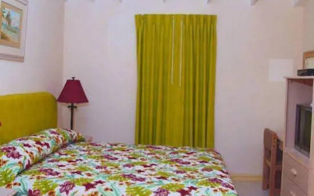 Tropical Winds Apartment Hotel