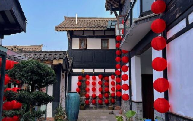 Emei Mountain and Courtyard. Jingzhu Shiguang Hot Spring Hotel