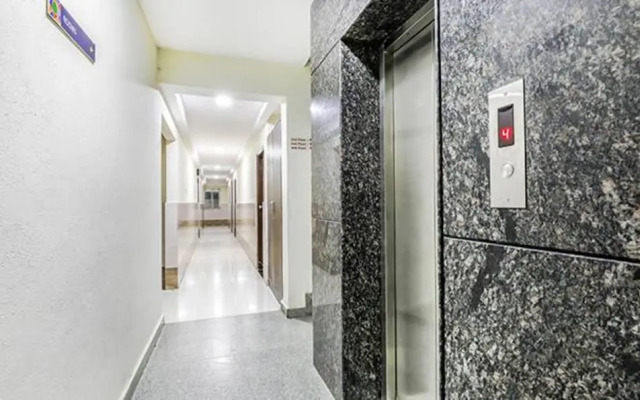 Fabhotel Comfort Inn