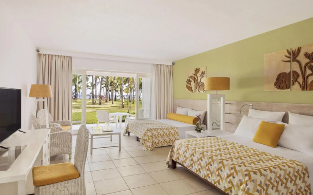 Victoria Beachcomber Resort & Spa