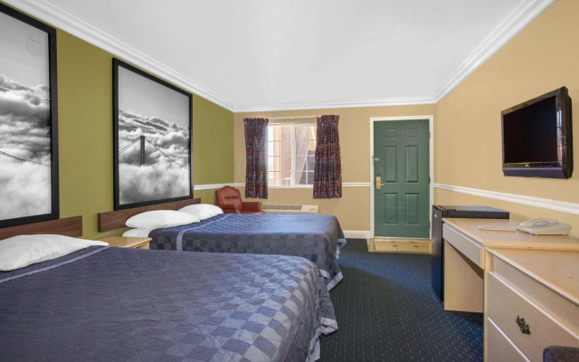 Super 8 By Wyndham Hayward Downtown