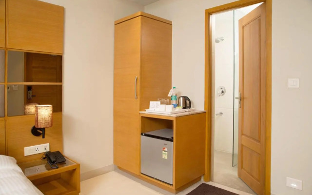 Sri Aadhish Grand Hotel