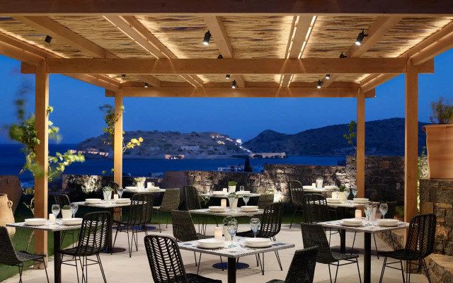 Cayo Exclusive Resort & Spa