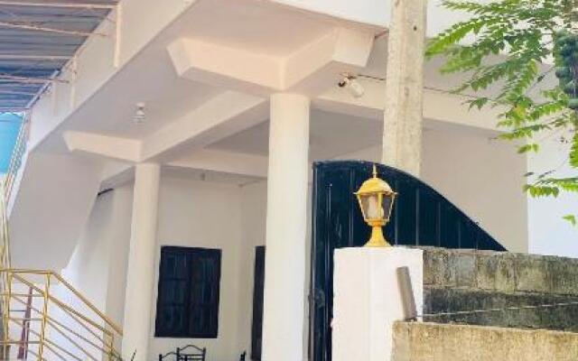 Hostel Lali Beach Villa