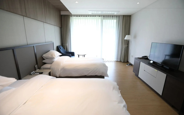 Pinehills Hotel