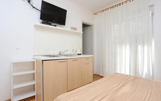 Apartments by the sea Brela, Makarska - 18814