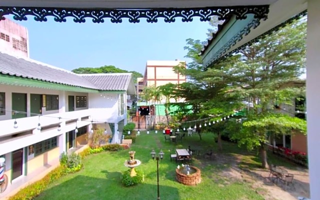 Moon Fox CaféInn Art & Gallery