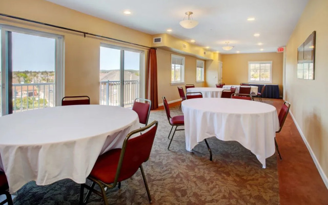 Rivertide Suites Hotel