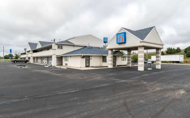 Motel 6 Crawfordsville, IN