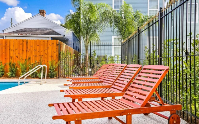 Spacious 4BR Condo with Pool