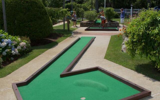 Holiday Hill Inn & Suites