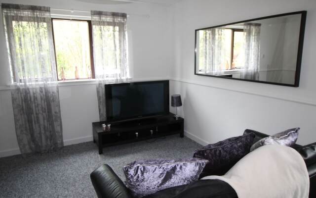 Glan y Ffordd 2 Bed House Near Cardiff by Cardiff Holiday Homes