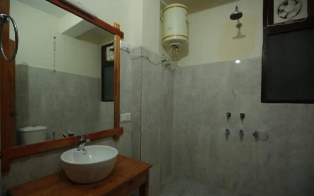 Jibhi Cottage