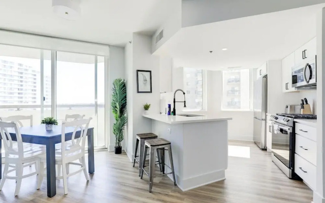 Elegant 2BR Apartment - Minutes to D.C.