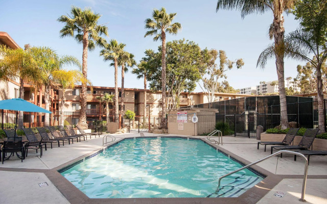 Sunshine Suites at Midway