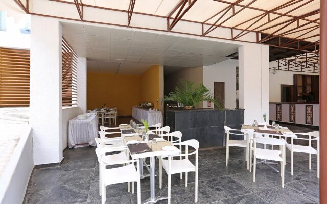 OYO 7386 The Oasis Hotel