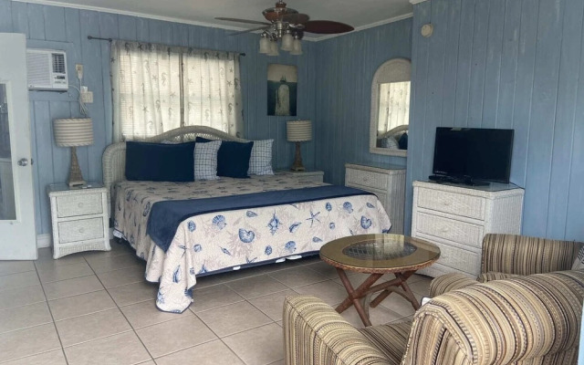 Holiday Court 03 - Marlin