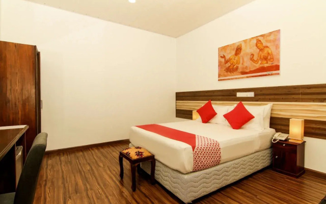 OYO 124 Clove Transit Hotel