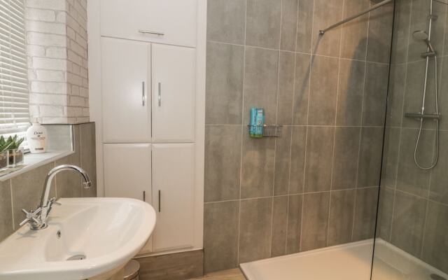 1 Sandy Lane, Chester