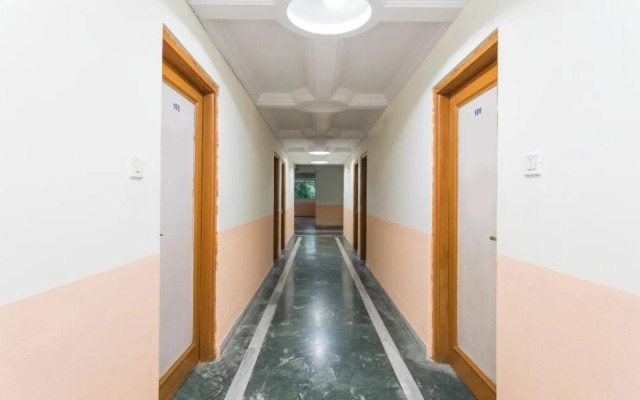 OYO 18333 Hotel The Awesome