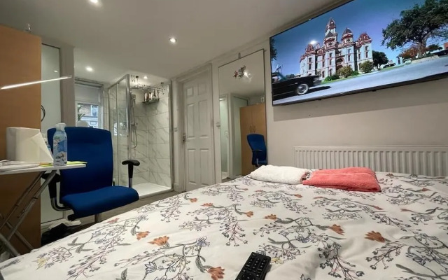 North Avenue Guest House Ltd, Heathrow Airport-Free Parking