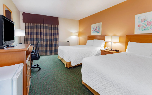 Travelodge by Wyndham Niagara Falls at the Falls