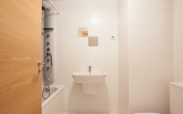 Akira Flats Fira Gran Via Barcelona