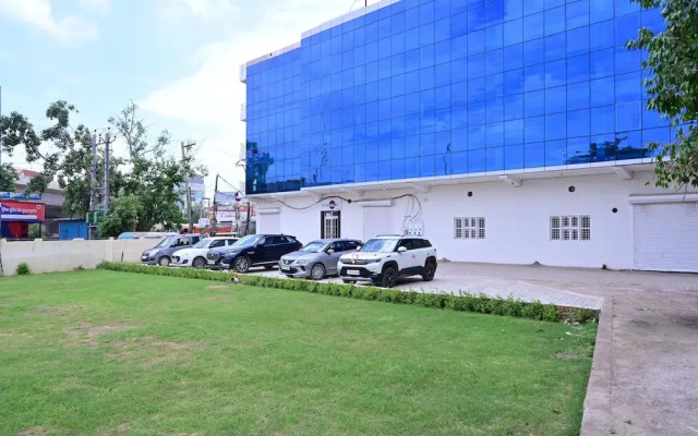 Date Palm Hotel