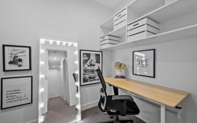 StayCentral Northcote Townhouse With Study