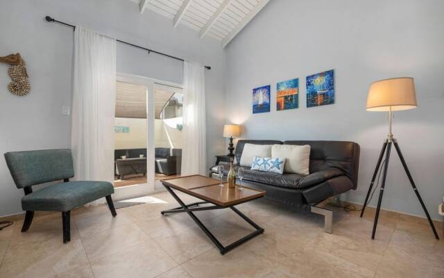 Great Cozy Comfortable Central 2BR 2BA w Pool