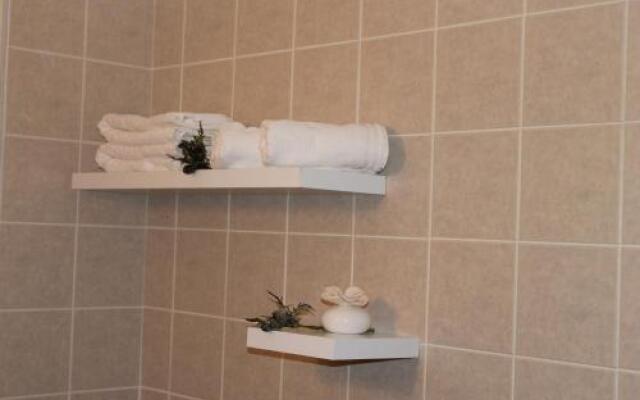 Elena Court Apt 401