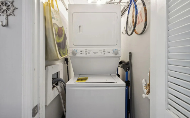 Seaside Bliss Retreat Coastal Condo for 6